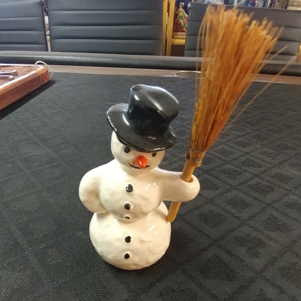 Goebel Snowman with Broom 13900-09